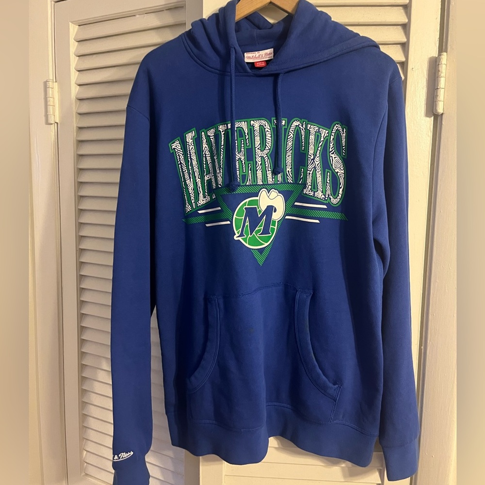 NBA Dallas Mavericks Mitchell & Ness Hoodie. Large